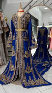 Impresionante y Elegante Vestido Takchita Caftán Marroquí para Mujer, Adornado con Cuentas de Cristal, Perlas Dabka y Pedrería, Cuello en V, Largo - Product Image 4