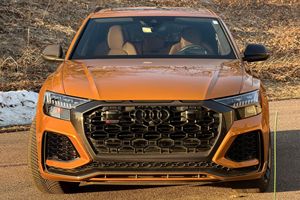 Audi RS Q8 2023 d'occasion en excellent état, 591 ch, V8 biturbo, transmission intégrale, couleur orange dragon métallisé, très bien équipée - Product Image 1