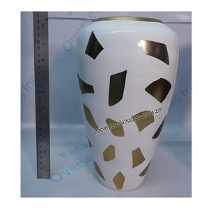 Florero de aluminio elegante de alta calidad al por mayor para la decoración de la sala de estar del hotel casero maceta en el precio asequible - Product Image 4
