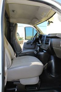 Chevrolet Express Cargo 2500 RWD 2017 Económico con Volante a la Izquierda/Derecha - Product Image 3