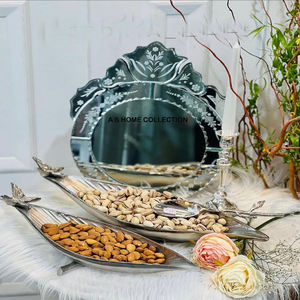 Nueva bandeja de metal con asa de mariposa en forma de barco única, juego de bandejas de servir de lujo con acabado plateado decorativo de almendra y pistacho - Product Image 1