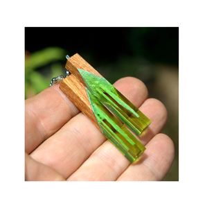 Pendientes de madera y resina Blanco Pequeños Pendientes de madera y resina Mujeres Pendientes al por mayor Uso mixto hecho a mano para la venta - Product Image 3