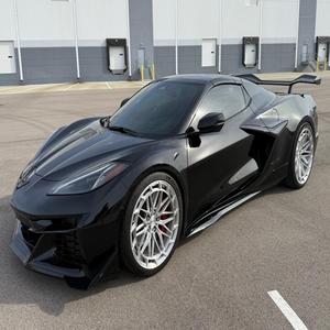 Corvette Z06 Cabriolet 2024 2LZ 670 ch LT6 V8, Aileron arrière en fibre de carbone, Jantes Velgen - Product Image 1