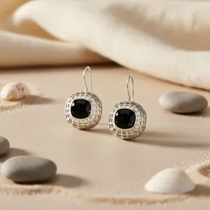 Boucles d'oreilles créoles pendantes tendance en argent 925 plaqué or avec pierre noire, ornées de perles et de diamants, pour mariages et fêtes - Product Image 1