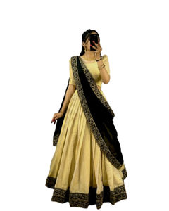 Sari en soie satinée de designer, tissage à la main, léger, sans plis, style Jarkhan, bordure en diamant thermocollé, pour soirée formelle, indien - Product Image 1