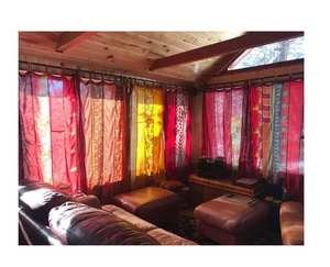 Rideau en patchwork de sari en soie vintage fait à la main |   Rideaux à œillets de style bohème indien recyclés, occultation totale de la lumière - Product Image 1