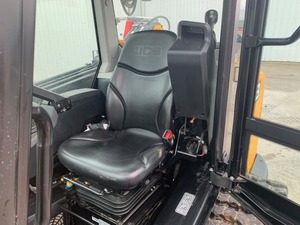 รถตักล้อยางดีเซล JCB แบบเคลื่อนที่ด้วยสายพานตีนตะขาบ เครื่องยนต์ 92 กิโลวัตต์ รับประกัน 2 ปี ประสิทธิภาพสูง รับน้ำหนักได้ 11000 กิโลกรัม - Product Image 2