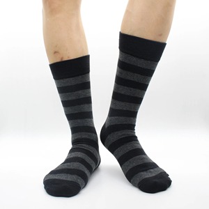 5 pares de calcetines de vestir de negocios de moda de gran tamaño para hombre, calcetines de algodón puro negro y gris a rayas de alta calidad para hombre - Product Image 3