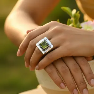 Anillo de Plata 925 para Mujer, Elegante y Romántico, con Incrustaciones, Piedra Verde Cuadrada, Corte Princesa, Diamante, Engaste de Oro, Joyería de Moda, Regalo - Product Image 1