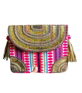 Fourre-tout à motifs exotiques Sacs à main d'art textile Sacs de festival bohème Sacs à bandoulière Wanderer pour femmes et filles BY LUXURY CRAFTS - Product Image 1