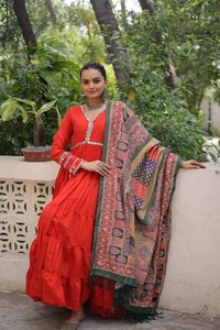 Nouvelles Robes de Soirée 3 Pièces pour Femmes, en Coton Travaillé, avec Dupatta Réversible, pour Diwali et Mariages, Tissus Romaines et Dentelle - Product Image 4