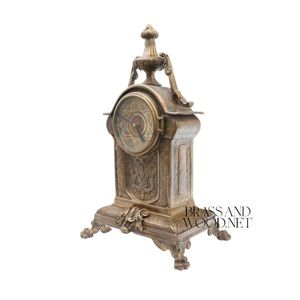 Conjunto de reloj y candelabros de latón antiguo, diseño decorativo adornado con acabado envejecido Vintage para interiores clásicos de lujo - Product Image 2