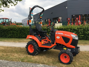 Tractor diésel subcompacto Kubota BX231 usado, premium, ultracompacto, de 23.3 HP, equipado con una transmisión hidrostática suave. - Product Image 4