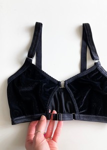Soutien-gorge de sport pour femme de grande qualité respirant sur mesure, vêtements de sport et de fitness, soutien-gorge de sport pour femme de couleur unie - Product Image 3