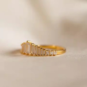 VS1 Bague Art Déco en diamant taillé baguette de laboratoire Bague de cocktail de style vintage en or 18 carats Bague de fiançailles Cadeau pour elle - Product Image 2