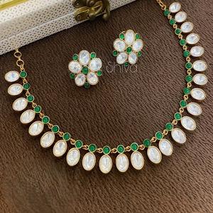 Conjunto de collar con aspecto de piedra chapada en oro de moissanita simple de alta calidad, pendientes para mujer, joyería de diseñador para ropa de boda - Product Image 1