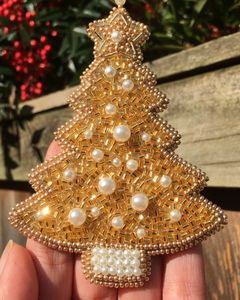 Charme en tissu brodé à la main avec des perles, multicolore, écologique, dernier design tendance et luxueux pour les mariages, élégant pour Noël - Product Image 5