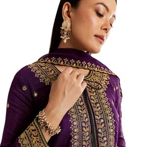 Conjunto Kurta de seda púrpura con Zari Butti y trabajo en la frontera, venta al por mayor, para mujeres Ropa Étnica, fábrica OEM, proveedor a granel, moda personalizada - Product Image 2