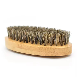 Brosse à barbe en bois avec poils de cheval et brins en nylon, design écologique pour le soin masculin, idéale pour les voyages - Product Image 3