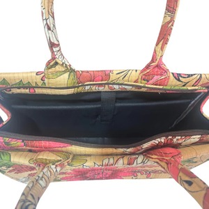 กระเป๋าโท้ทใส่แล็ปท็อปผ้าฝ้ายเนื้อนุ่มสไตล์อินเดียสำหรับผู้หญิง งานแฮนด์เมด ตัดเย็บแบบควิลท์ สีตามสั่ง ใช้ได้ทุกฤดู พร้อมสายสะพายโซ่และซิป - Product Image 4