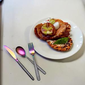 Ensemble de couverts à poignée noire Multi Finished Head en acier inoxydable MirrorAndMatteFinish pour la maison, la cuisine, le restaurant et la salle à manger - Product Image 3