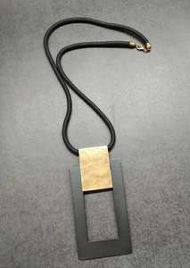 Collier en résine poli à la main, dernier cri, pour femmes, logo personnalisé, style vintage moderne, écologique, mariage, fiançailles, fête - Product Image 4