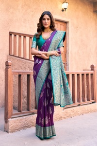 Magnifique sari en soie Banarasi de créateur avec chemisier en soie, tissé à la main pour les mariages, les fêtes et le quotidien - Product Image 2