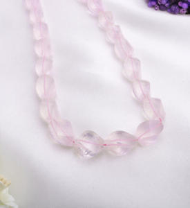 Perles de pierres précieuses fantaisie en quartz rose naturel d'Afrique torsadées pour la fabrication de bijoux fins - Product Image 3