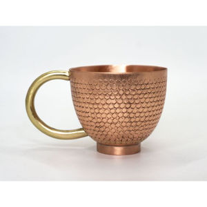 Tazas de Té y Café de Metal de Primera Calidad con Grabado de Diseño Único de Piña, Acabado Antiguo de Cobre - Product Image 4