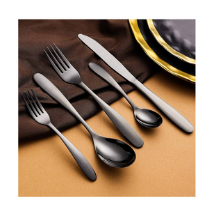 Juego de cubiertos de acero con espejo Personalizado Diferentes tamaños Mango Cuchara negra mate Cuchara de diseño real de moda - Product Image 1