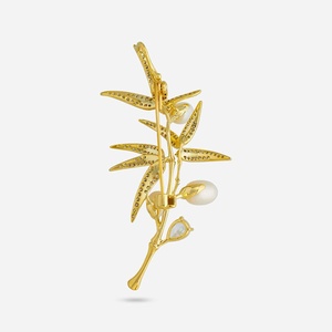 Broche de Cristal para Saree con Pedrería, Perlas y Detalles de Diamantes para Bodas - Product Image 4