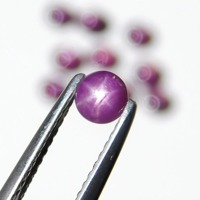 Collection de pierres précieuses précieuses en vrac en forme d'étoile de rubis naturel de petite taille