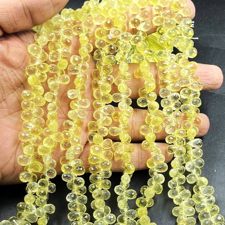 สีเหลือง