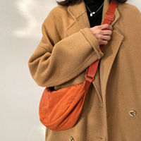Sac bandoulière léger en nylon couleur terre cuite, forme croissant de lune, sac à l'épaule demi-lune, sac boulette, logo personnalisé, fabricant OEM ODM