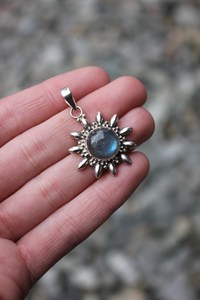 Pendentif Labradorite léger en argent sterling 925 fait à la main de 44 grammes Bijoux cadeaux vintage uniques en plaqué or - Product Image 5