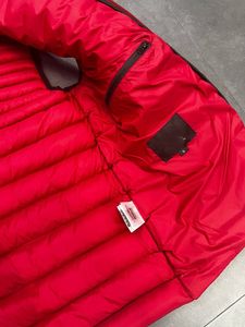 Chaleco y chaleco acolchado informal de talla grande para hombre, cómodo y elegante con relleno de nailon y cuello con capucha para la temporada de invierno - Product Image 4