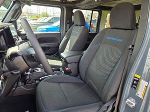 SUV 4x4 automatique Wrangler 4xe Rubicon 2025 d'occasion en excellent état, phares LED, prêt à être expédié - Product Image 5
