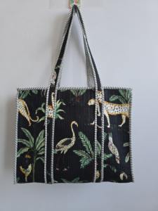 Sac fourre-tout fait à la main en coton matelassé imprimé à rayures de tigre pour femmes avec fermeture éclair - Product Image 2