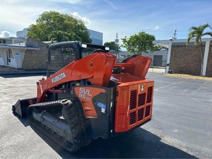 รถตักล้อยาง Kubota SVL753 แบบตีนตะขาบ พร้อมอุปกรณ์ตักดิน ความจุ 4 ตัน เครื่องยนต์ 92 กิโลวัตต์ พร้อมหัวตักด้านหน้าและด้านหลัง - Product Image 3