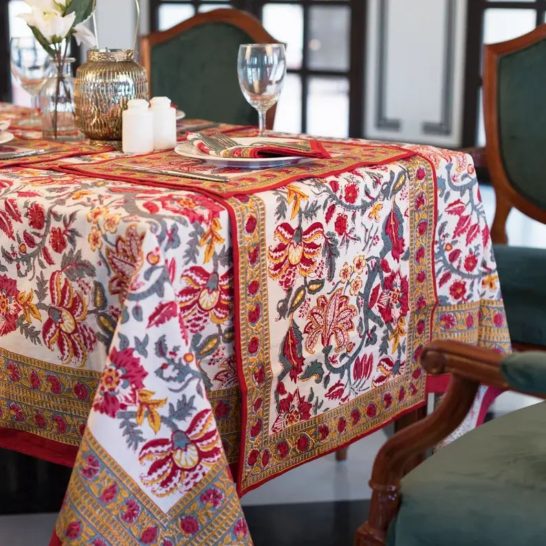 Nouveau modèle 100% coton housses de Table ensembles avec serviettes imprimé floral bloc de main imprimé nappes imprimées tendance en gros