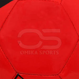 Ballon de football de taille officielle avec matériau PU parfait pour les matchs professionnels et l'entraînement en club - Product Image 6