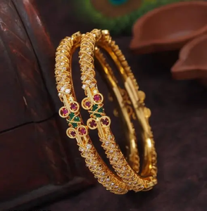 Bracelets traditionnels en laiton avec placage d'or complexe et ornements en pierre de couleur rubis, disponibles au prix de gros. - Product Image 5