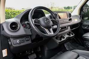 Fourgonnette de luxe personnalisée Mercedes-Benz Sprinter 3500XD d'occasion 2025 - Product Image 4