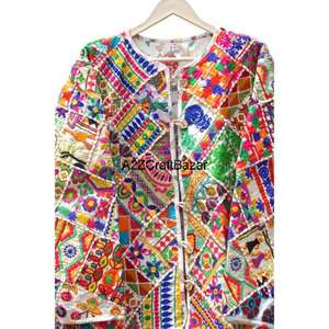 Veste en coton Kantha brodée en denim pour femmes indiennes Banjara, style bohème vintage, patchwork floral, matelassée, hiver printemps - Product Image 4