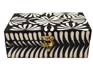 Boîte à bijoux de luxe avec incrustation d'os et technique polie unique de motif animal pour le stockage ou les cadeaux - Product Image 1