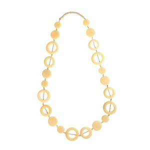 Collier de disque rond beige naturel pendentif géométrique écologique fabriqué à la main bijoux de déclaration organique style artisan léger - Product Image 1