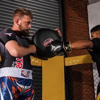 Vente en gros Farabi Cible de frappe en cuir véritable et mousse EVA pour Boxe, Kickboxing, MMA, Arts Martiaux, Entraînement de Kick et Muay Thai