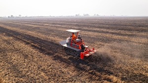 Tractor Agrícola HOGICO HG-75VN 70HP 4WD de Alto Rendimiento 3 en 1, Duradero, con Potente Motor Central y Nuevas Ventas - Product Image 4