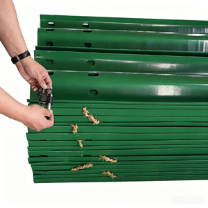 Barrière de sécurité routière galvanisée à chaud, garde-corps en W, barrière anti-collision pour la protection des autoroutes - Product Image 3