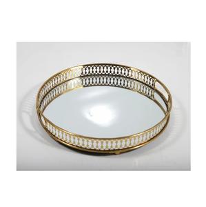 Bandeja decorativa de metal dorado con espejo para tocador, dormitorio y detalles del hogar con un acabado de espejo pulido y refinado. - Product Image 5